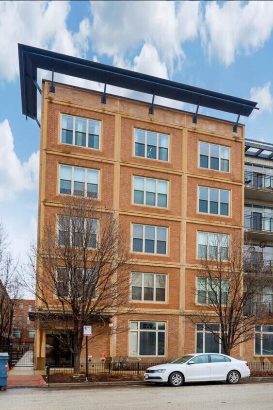 Primary Photo - 1228 W Monroe St