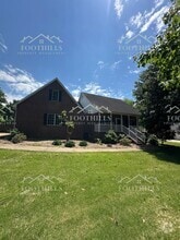 Building Photo - 102 Lyndhurst Dr