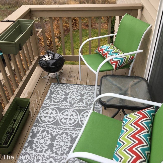 Building Photo - 3 br, 2 bath Apartment - 22 Diane RD #E