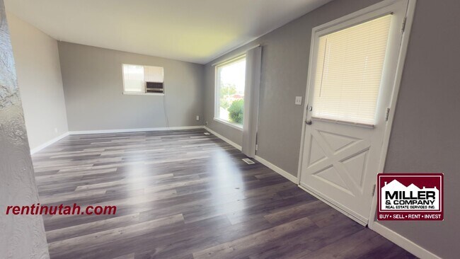 Foto del edificio - 1625 Paradise Ln
