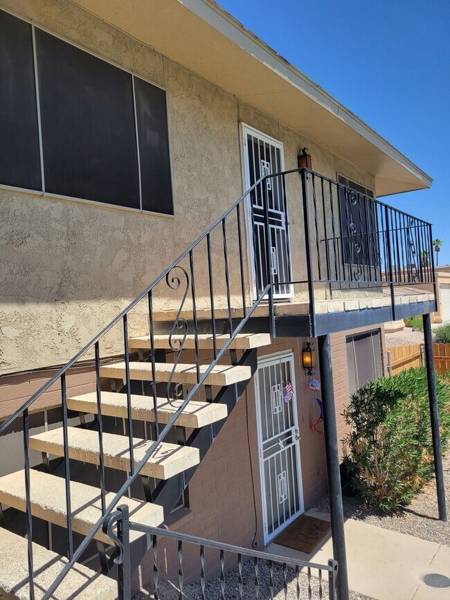 Foto del edificio - 2031 Chaparral Dr