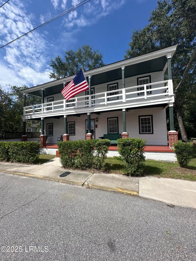 Building Photo - 706 Charles St