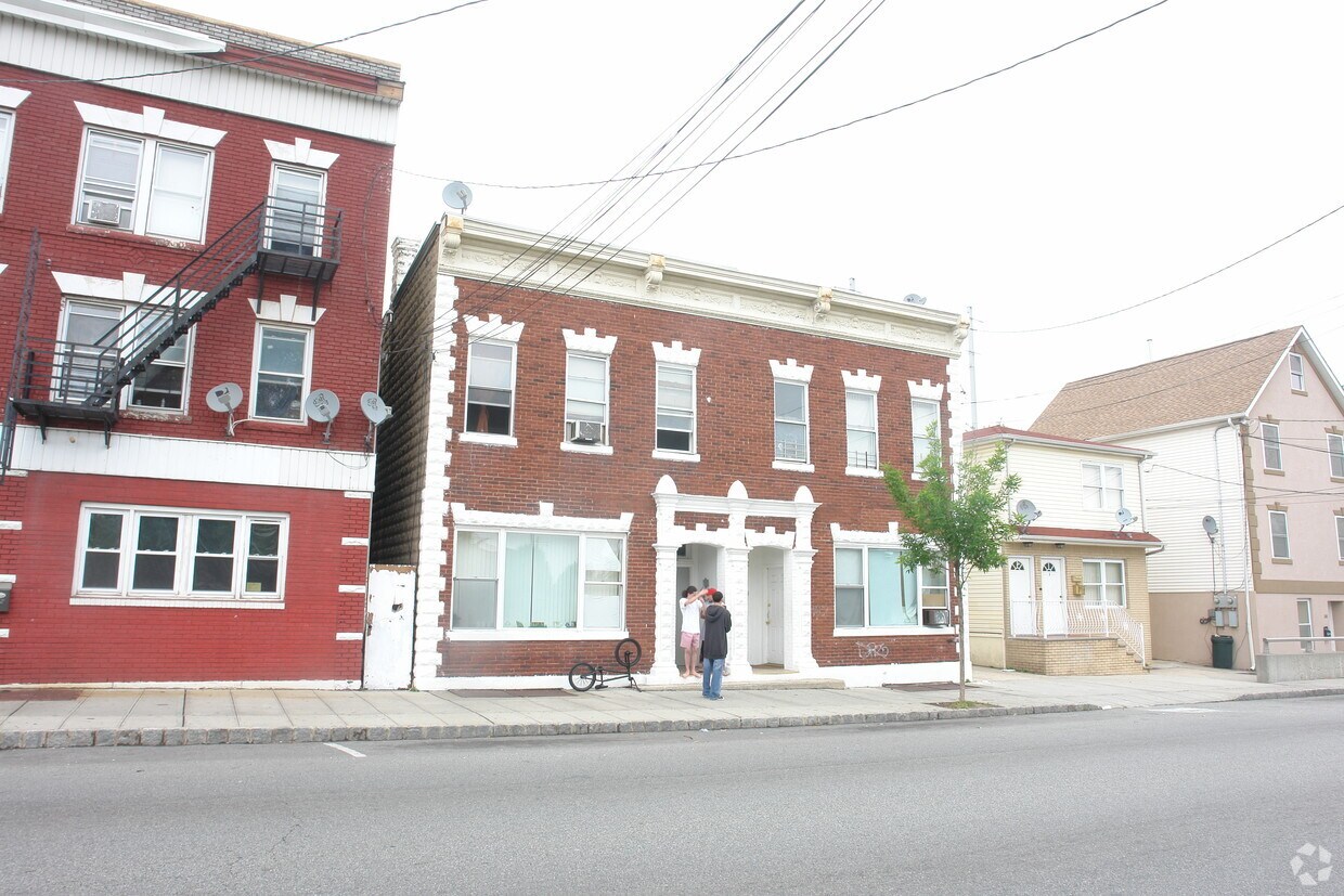 Primary Photo - 268 Washington St