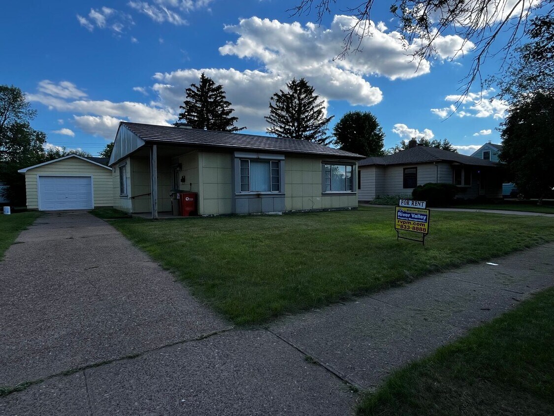 1819 Lyndale Ave, Eau Claire, WI 54701 House Rental in Eau Claire, WI