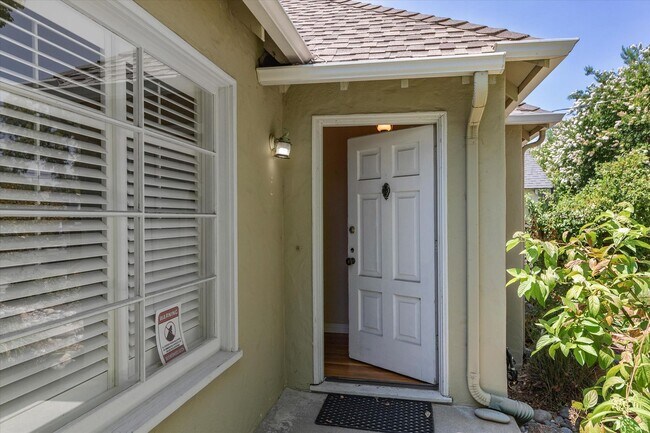 Foto del edificio - Charming Home in San Jose!