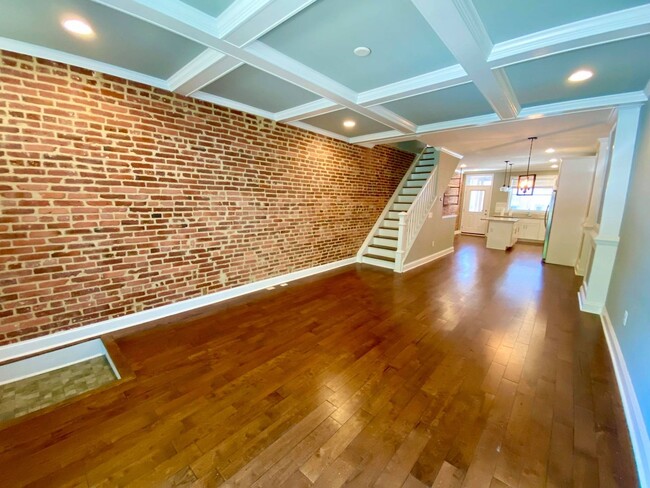 Building Photo - Immaculate 2 Bed/3 Bath Renovated Townhome...