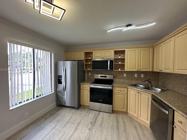 Foto del edificio - 8211 NW 191st St