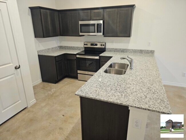Foto del edificio - BRAND NEW!! DONT MISS THIS!