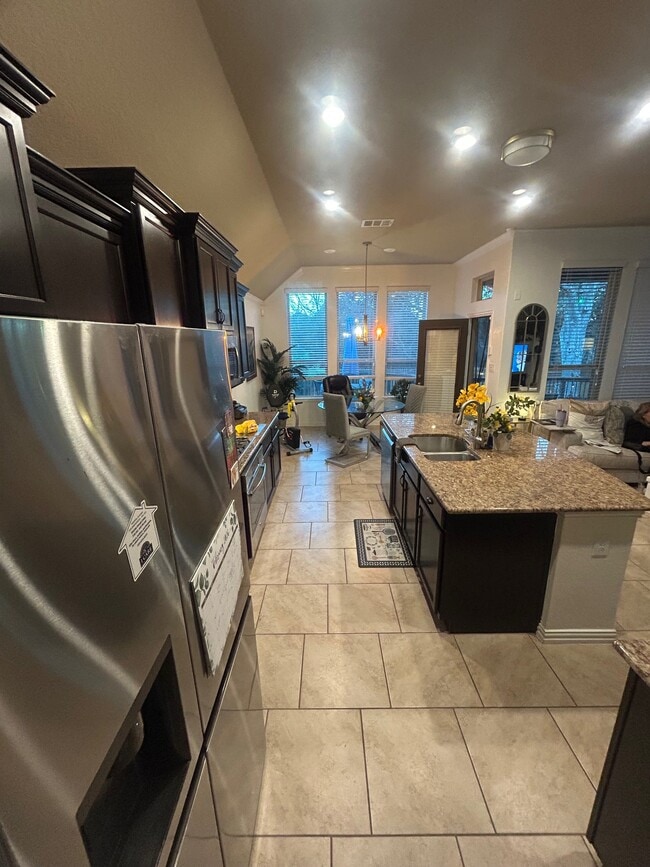 Photo - 724 Decathlon St House