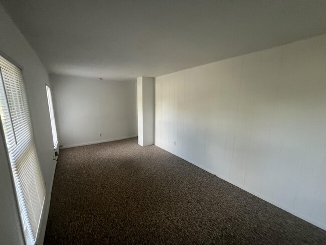 Building Photo - Hudsonville 1BR Upper