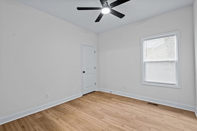 Building Photo - 1318 House St