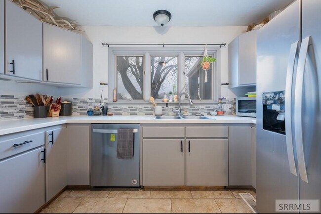 Foto del edificio - 5000 Pleasant View Dr