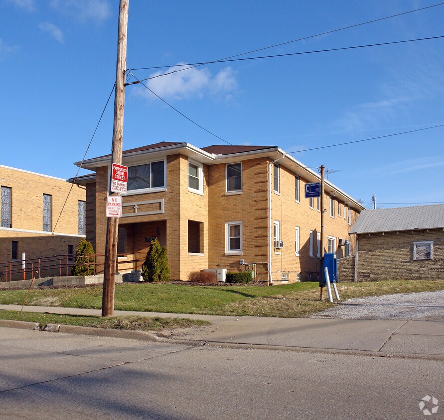 Primary Photo - 795 Russell Ave