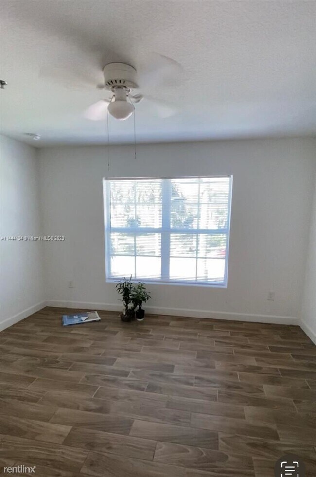 Building Photo - 3 br, 2 bath House - 56 W 12th St Apt C