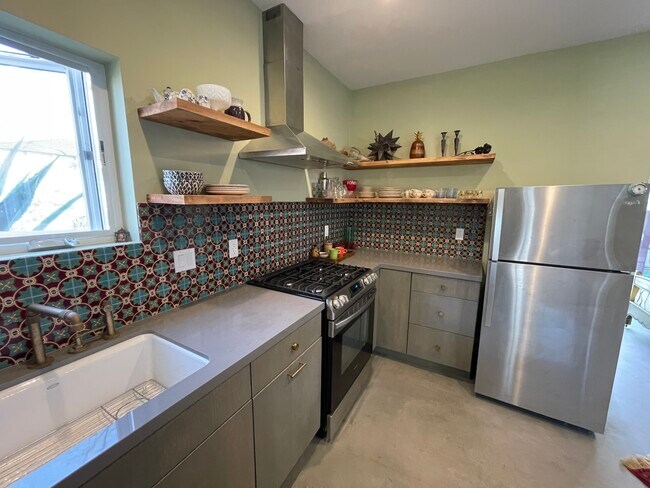 Foto del edificio - 8508 Croydon Ave