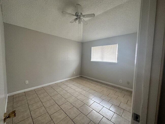 Foto del edificio - 1122 Brenda Ln