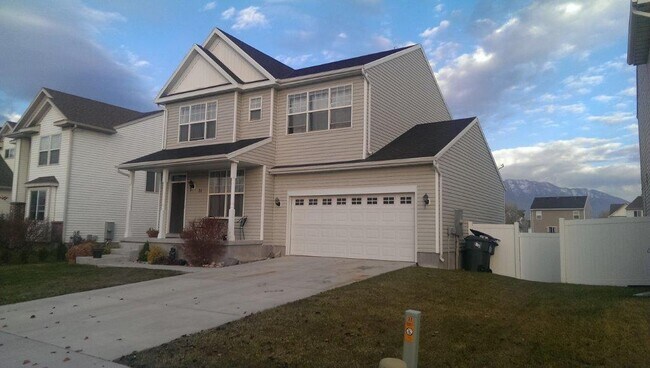 Building Photo - Beautiful Home in Great Location