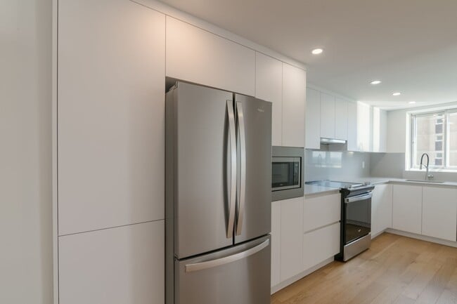 Building Photo - 3555 Chem. de la Côte-des-Neiges