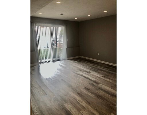 Foto del edificio - 352 Neponset St