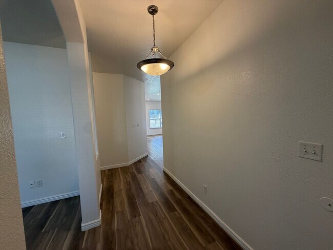 Building Photo - 519 Harvest Ln