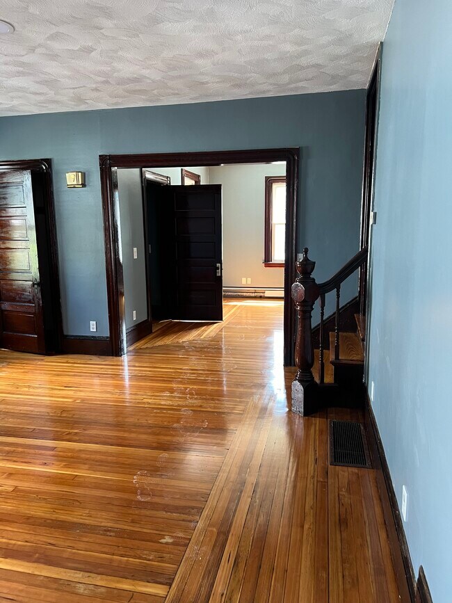 Foto del edificio - 8 Sayles Ave