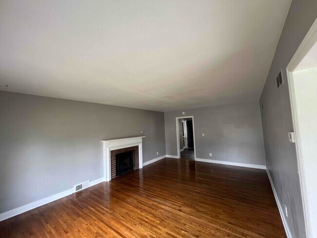 Building Photo - 917-919-919 Paxford Pl