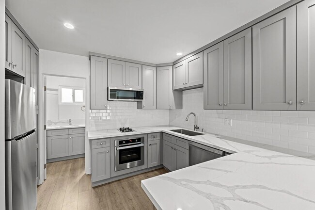 Foto del edificio - 1240 W 29th St