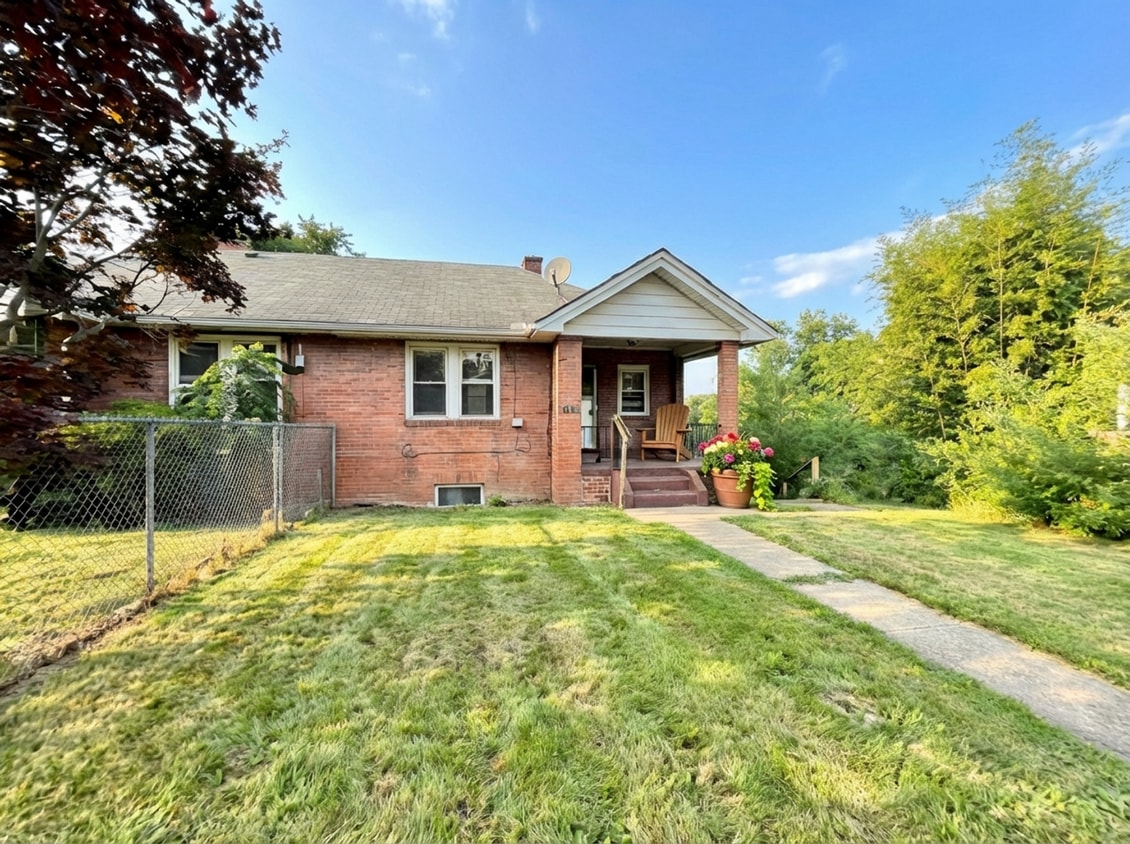 3 Bed/1 Bath Single Family Home in Clairton - 343 Ohio Ave. Clairton, PA 15025