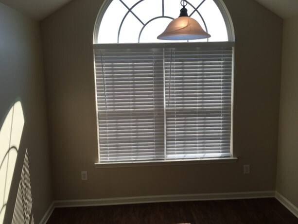 Foto del edificio - 28 Bostwick Dr