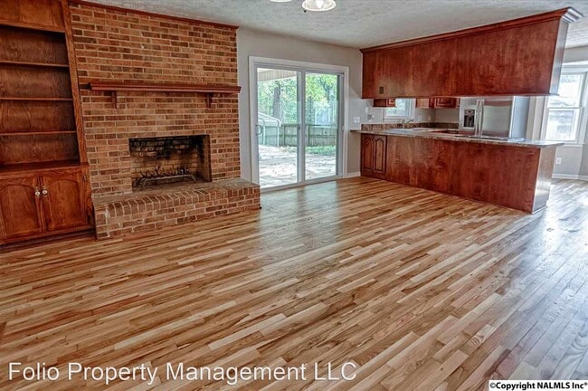 Building Photo - 3 br, 2 bath House - 409 Cloverleaf Drive