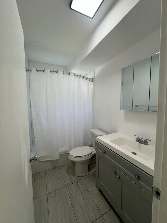 Foto del edificio - 1135 101st St