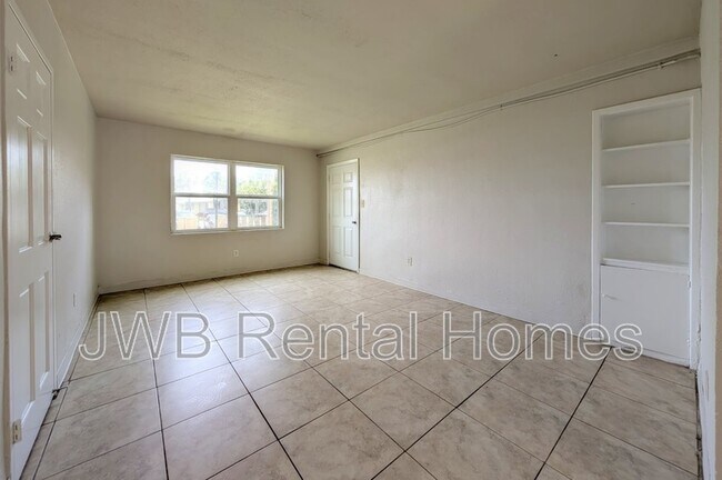 Foto del edificio - 222 16th Ave N