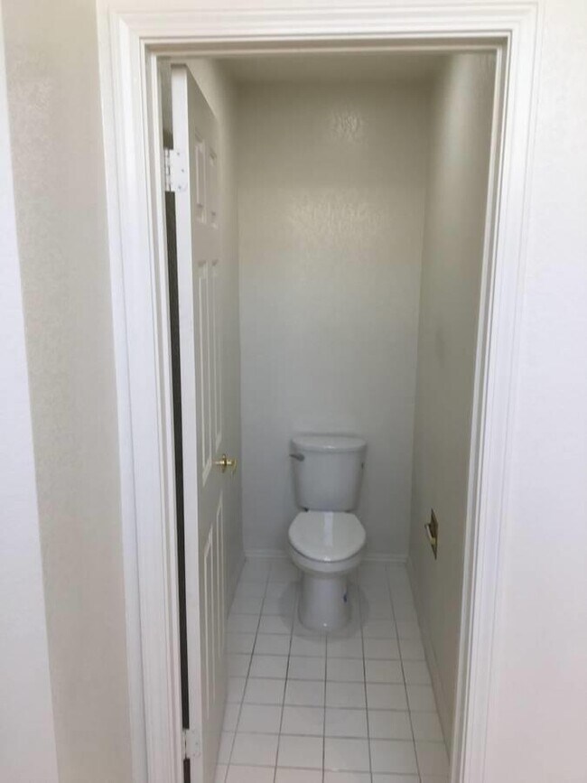 Building Photo - 11572 Seven Springs Dr