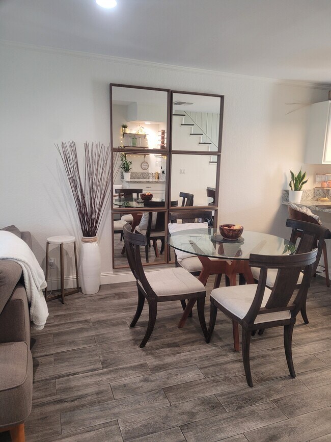 Foto del edificio - 542 N Shelton St