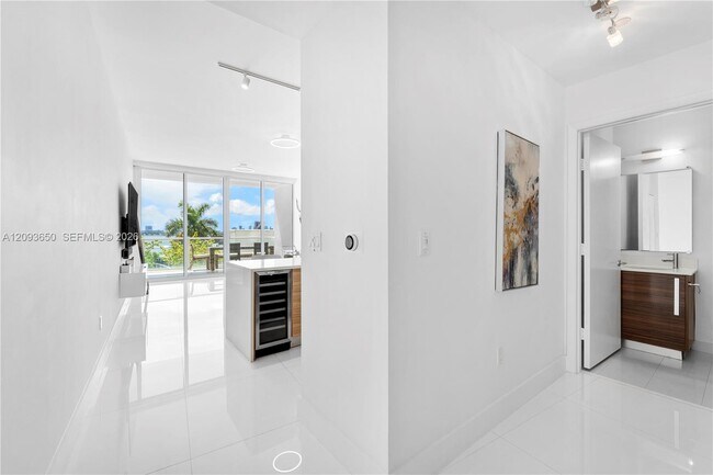 Foto del edificio - 2020 N Bayshore Dr