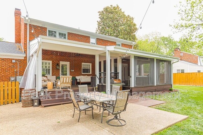 Building Photo - 9133 Robin Ridge Dr