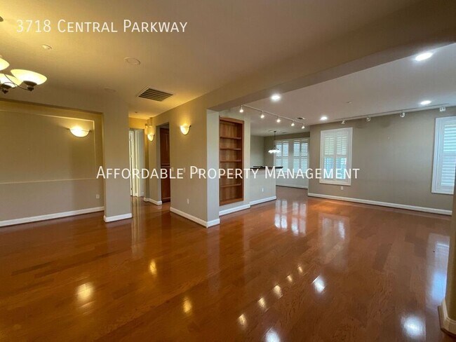 Foto del edificio - 3718 Central Pkwy