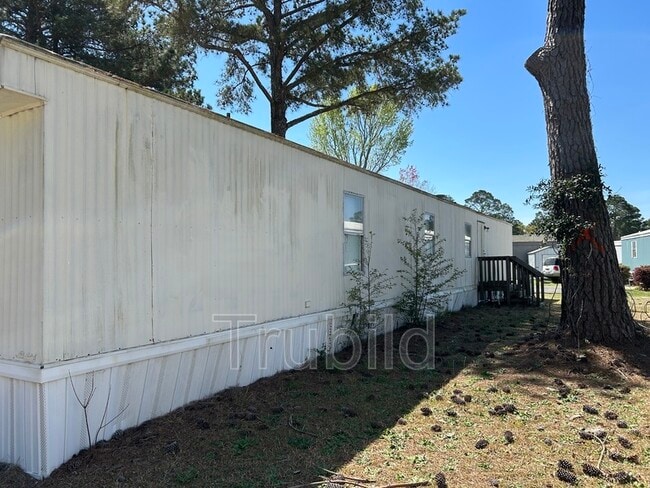 Building Photo - 34a Somerset Dr