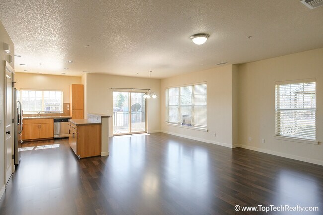 Foto del edificio - Perfect 3br Condo in Arbor Crossing*by Intel*Walk to Max*Free WiFi highspeed Internet* W/S/G Incl...