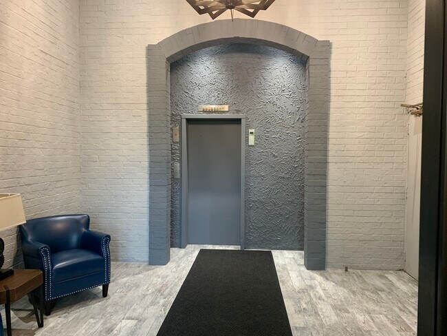 Foto del edificio - 450 Plum Creek Dr
