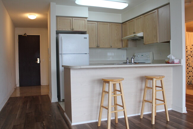 Building Photo - 18 Parkview Av