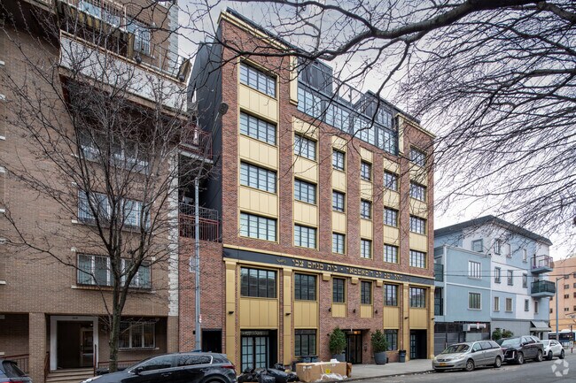 Building Photo - 242 Wallabout St