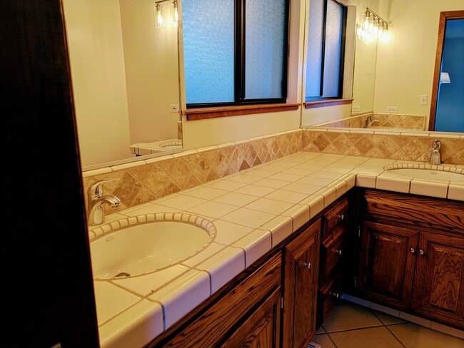 Foto del edificio - 85 Woodside Dr