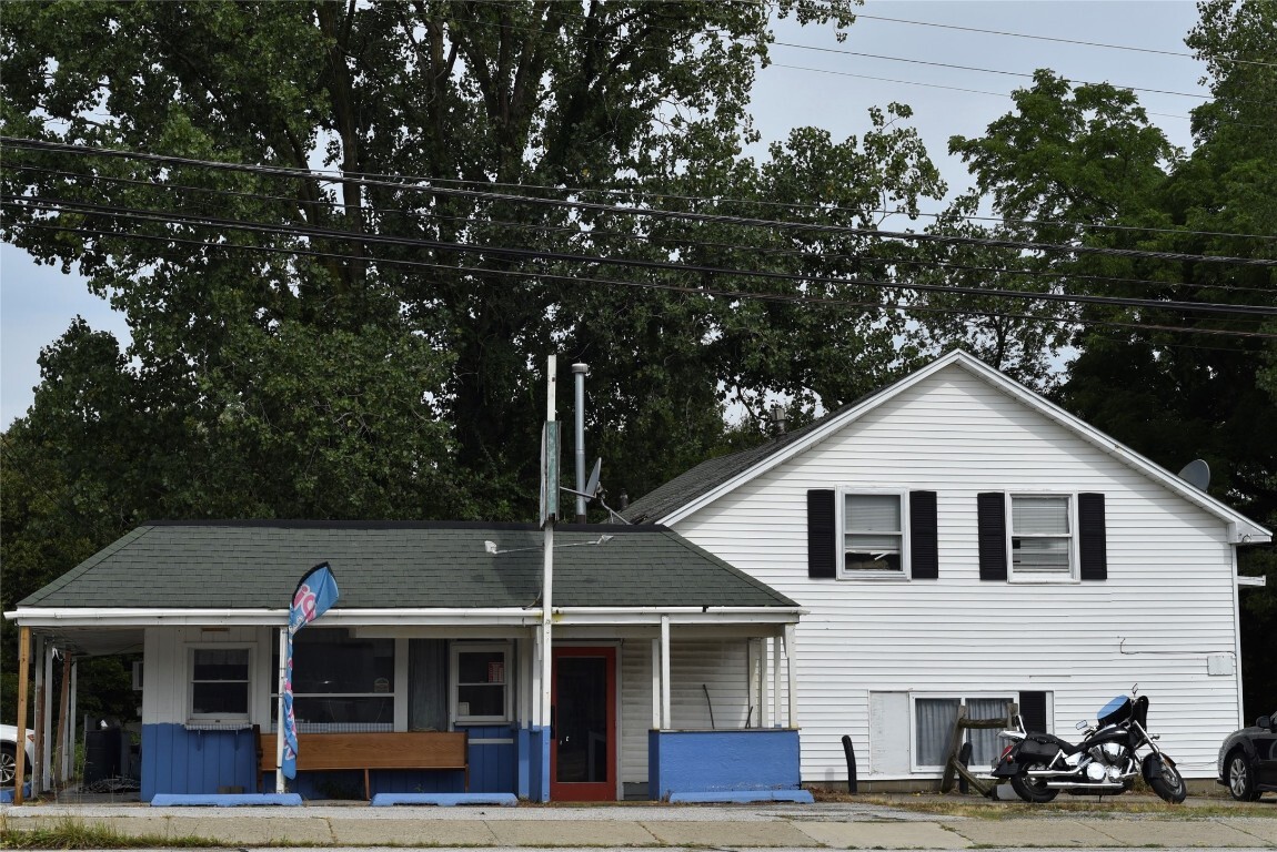 Primary Photo - 7666 W Ridge Rd