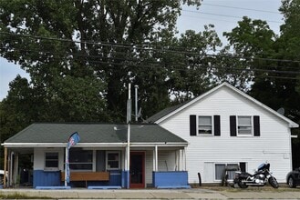Building Photo - 7666 W Ridge Rd