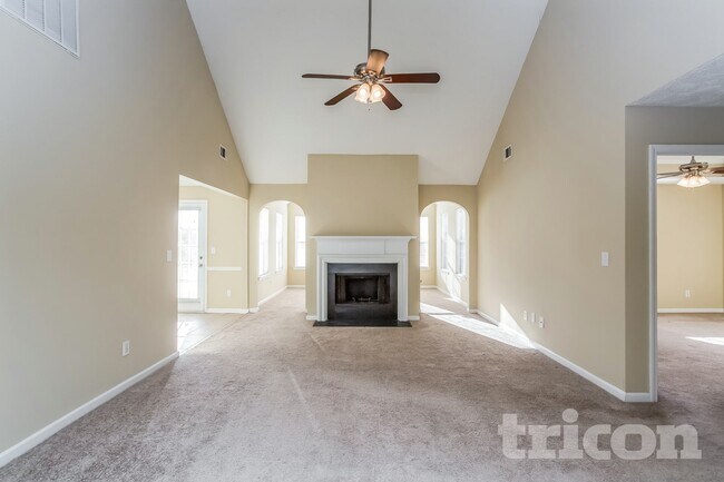 Foto del edificio - 5020 Towne Park Dr
