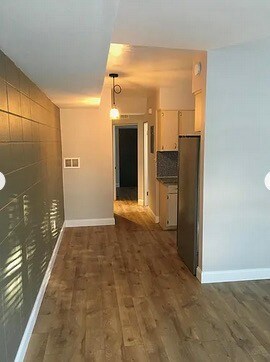 Foto del edificio - 321 S Brown Ave