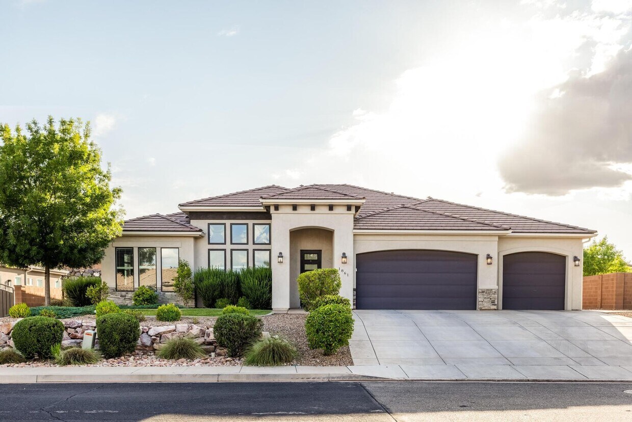 Foto principal - 1861 N Mountain View Dr