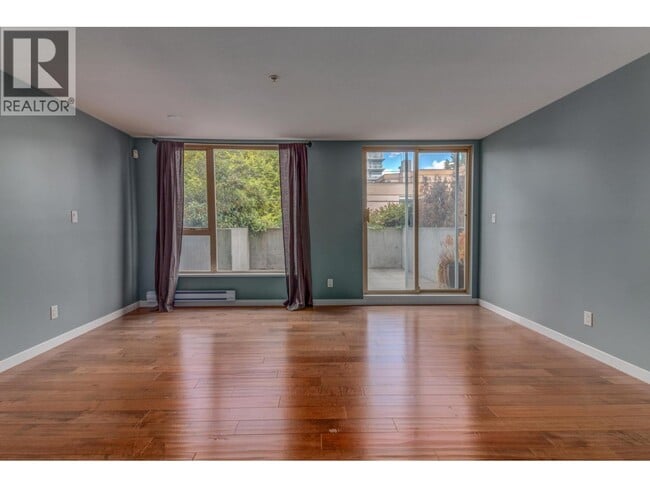 Building Photo - 3089 Oak St