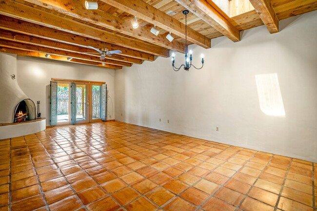 Building Photo - Lovely Partial Adobe Townhome with New Min...